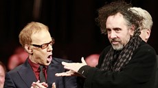 Filmový skladatel Danny Elfman (vlevo) a reisér Tim Burton na koncert v...