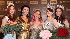 eská Miss World 2013 Lucie Kovandová, editelka soute Michaela Maláová,...