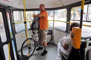 Cyklista v tramvaji