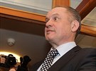 Prezidentský kandidát Andrej Kiska pichází 29. bezna veer do své volební...