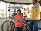 Cyklisté v tramvaji