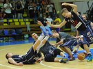 Díntí basketbalisté slaví výhru nad Ústím.