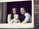 Princ William, jeho manelka Kate a syn princ George s jejich psem Lupem...