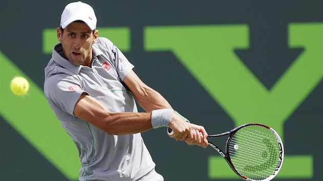 Novak Djokovi ve finle turnaje v Miami, kde porazil Rafaela Nadala.