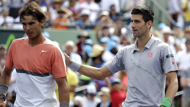 TO NIC. Novak Djokovi utuje Rafaela Nadala po finle na turnaji v Miami.