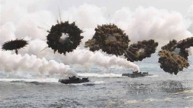 Snímek ze spole�ného cvi�ení vojsk Spojených stát� a Ji�ní Koreje (31. b�ezna...