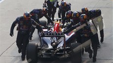 ZPÁTKY DO BOXŮ.. Daniel Ricciardo z Red Bullu měl smůlu. Ve Velké ceně Malajsie