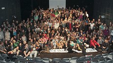 Poslední fotka souboru inoherního studia s diváky