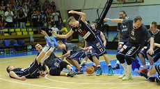 Díntí basketbalisté slaví výhru nad Ústím.