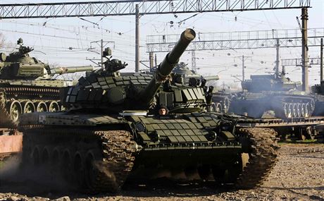 Na nádraí v Simferopolu dorazily ruské tanky, ty ukrajinské se postupn odváí...