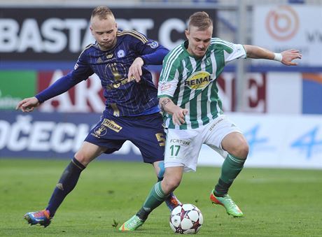 Jan Javrek z Olomouce (vlevo) a Jakub Hora z Bohemians.