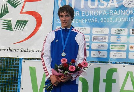 Jan Kuf se stíbrnou medailí na juniorském mistrovství Evropy 2012. 