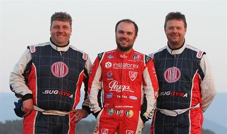 Ale Loprais, Martin Kolomý a Jaroslav Valtr (zleva) alias tým Loprais Buggyra...