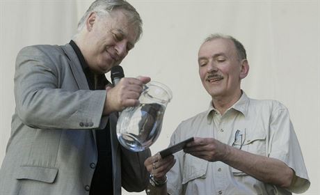 Petr Traxler (vpravo) na ktu CD Divadla malých forem v roce 2005