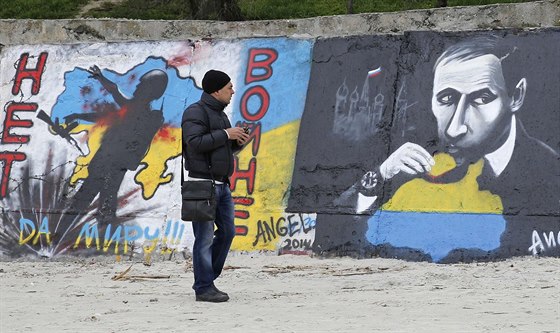 Putin ujídá z Ukrajiny. Graffity v Odse (7. dubna 2014)