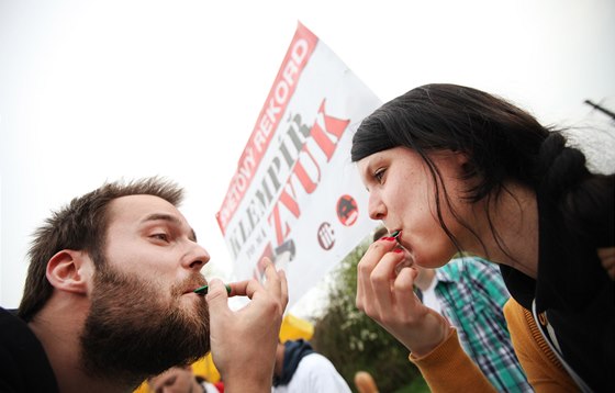 Dva malé plíky kovu, ikovné ruce a klet. To staí k tomu, aby si lovk