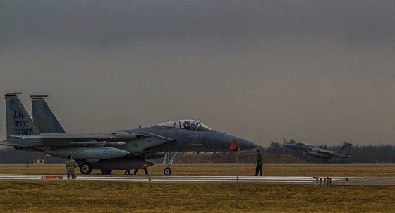 Americké letouny F-15 na litevské základn iauliai
