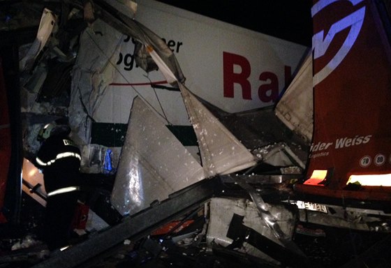 Nehoda tí kamion blokovala dálnici D1 na Beneovsku.