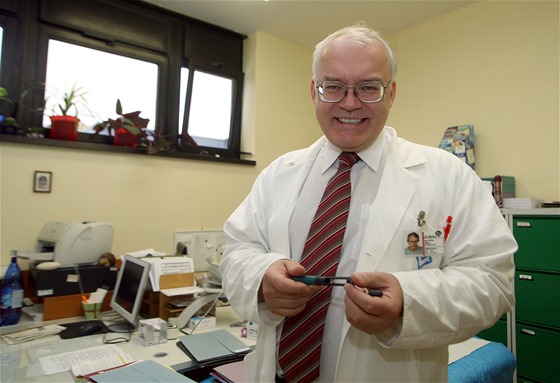 Profesor Milan Kvapil je přednostou Interní kliniky FN Motol a bývalým