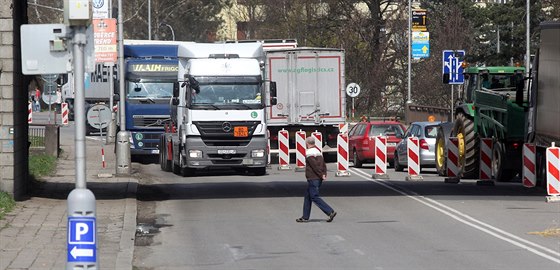 idie letos eká na Tebísku spousta dopravních omezení. Vtina zane v kvtnu. Podobná situace ale u od poátku dubna panuje i v Havlíkov Brod, kde se opravuje hned nkolik stejních ulic a tvoí se dlouhé kolony.