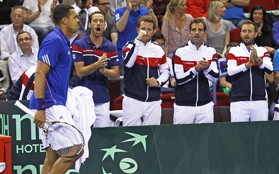 Francouzský tenista Jo-Wilfried Tsonga ve tvrtfinále Davis Cupu. 