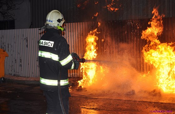 Během pár dnů museli hasiči v Jihlavě hasit několik kontejnerů. S největší pravděpodobností byly všechny úmyslně zapáleny. Ilustrační snímek