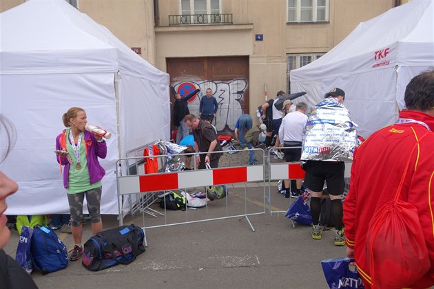 Maraton v sobotu omezí dopravu v centru Prahy, dotkne se řidičů i MHD