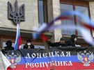 Podle agentury Unian odpoledne nad donckou oblastní správou zavlály ruské