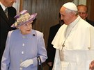 Britská královna Albta II. se poprvé setkala s papeem Frantikem. (3. dubna...