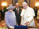 Britská královna Albta II. a princ Philip pi audienci u papee Frantika....