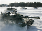 Tanky Leopard 2A4 finské armády pi cviení v roce 2006