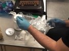Ruzytí celníci odhalili kilogram paované syntetické drogy
