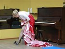 Tanenice flamenka mají rytmus a váe v tle a drobné chyby vetn dr na