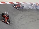 Divoká zatáka, do které najídjí Fernando Alonso, Kimi Räikkönenn a Sebastian