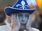 Stoupenec Quebecké strany se zármutkem sleduje výsledky voleb, ve kterých...