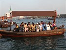 Plavba pes zátoku  píkladná ukázka mezinárodního charakteru Dubaje.