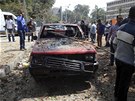 Výbuch náloe ped káhirskou univerzitou zabil dva lidi a sedm dalích zranil....