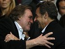 DVA NOSÁI SLEDUJÍ FOTBAL. Herec Gerard Depardieu a bývalý francouzský...