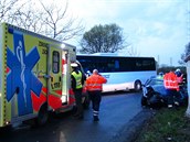 Srážka autobusu a felicie mezi Hájkem a Kolodějemi (3. dubna 2014)