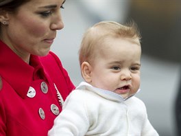 Princ George s princem Williamem a vévodkyní Kate na letiti ve Wellingtonu.