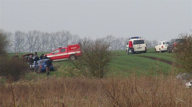 Ohoel tlo nali hasii po poru vozu Nissan Patrol na polch mezi Heb a Hostoun na Kladensku (1.4.2014)