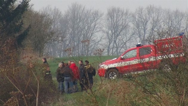 Ohoel tlo nali hasii po poru vozu Nissan Patrol na polch mezi Heb a Hostoun na Kladensku (1.4.2014)