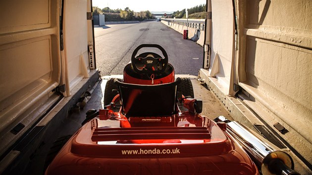 Na zkuebnm okruhu IDIADA ve panlsk Tarragon frela sekaka Honda Mean Mower prmrnou rychlost 188 km/h.