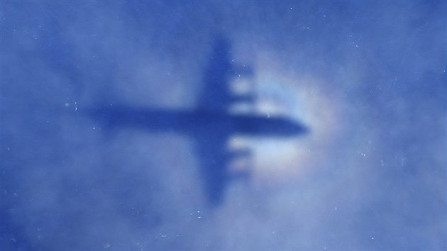 Snmek zachycuje stn novozlandskho letounu P-3 Orion, kter ptr po zmizelm Boeingu 777 malajsijskch aerolinek (31. bezna 2014).