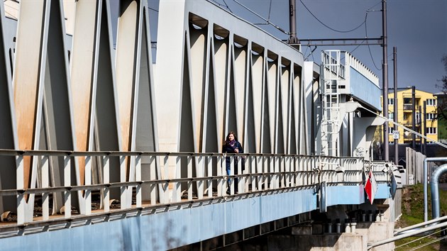 Zvedac eleznin most ve stedoeskm Koln (bezen 2014)