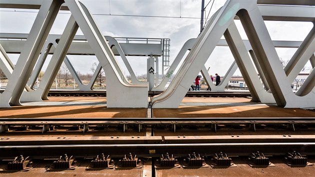 Zdvihací �elezni�ní most ve st�edo�eském Kolín� (b�ezen 2014)