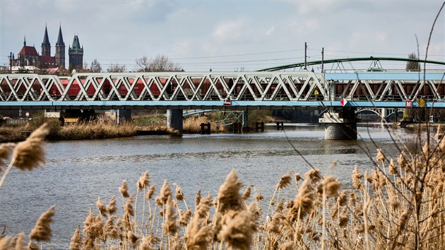 Zdvihac eleznin most ve stedoeskm Koln (bezen 2014)