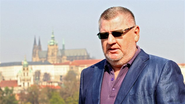 Pot, co lobbista Ivo Rittig odeel z vslechu na policii, se vydal na krtkou prochzku centrem Prahy. (3. dubna 2014)
