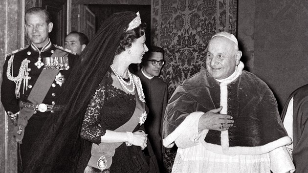 Britsk krlovna Albta II. pi setkn s papeem Janem XXIII ve Vatiknu (1961)