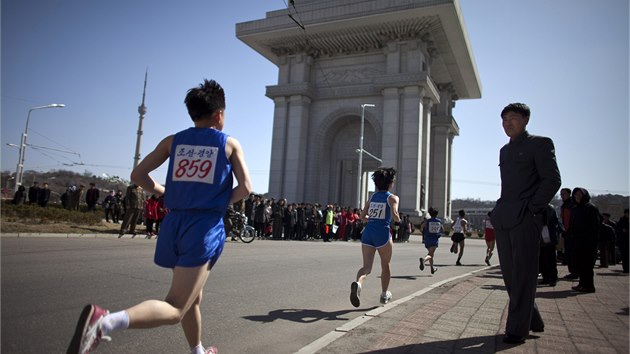 Kadoron mezinrodn maraton pod Severn Korea k uctn pamtky svho "vnho prezidenta" Kim Ir-sena. V roce 2014 se mohou poprv zastnit i zahranin turist.